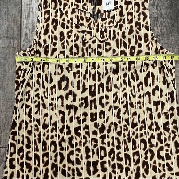 CAbi Ginger Leopard Print Sleeveless Blouse Cut Outs at Neckline Tan Cream Med - Picture 9 of 13